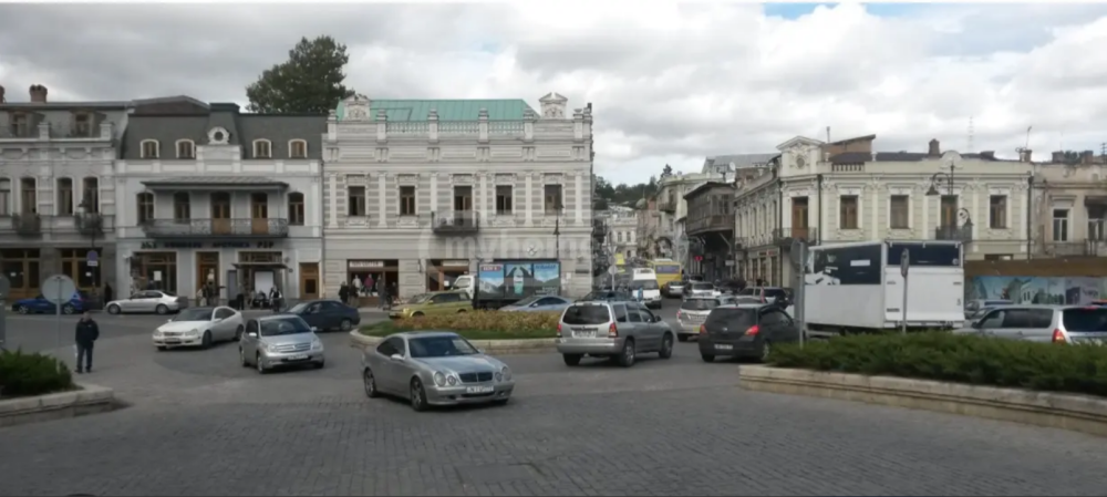 იყიდება უნივერსალური კომერციული ფართი ჩუღურეთში